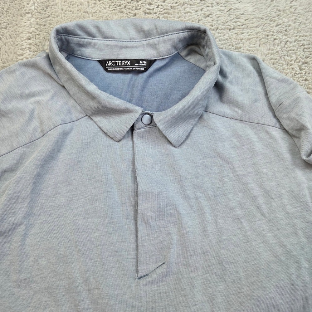 Arc'teryx Captive Polo Shirt Mens Sz M Short Sleeve Snap Placket Technical Grey